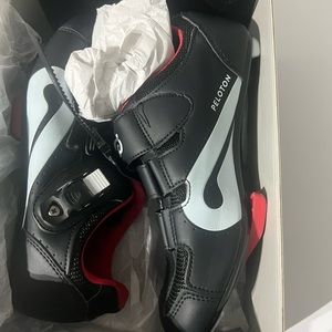 Peloton spinning shoe